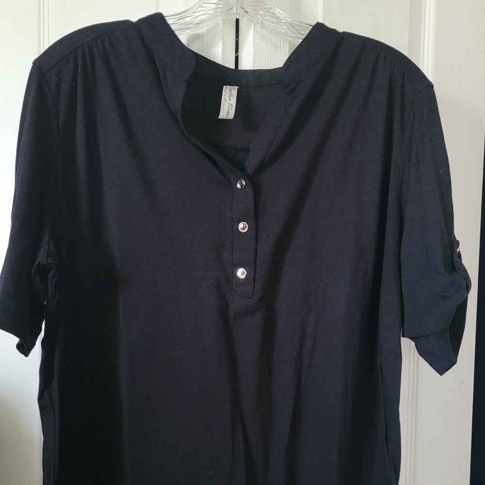 Black short-sleeved Top shirt